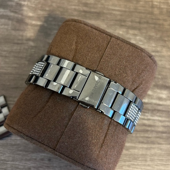 Michael Kors Everest Chronograph Watch. Black with diamonds. - Picture 3 of 5